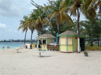Holiday Inn Express & Suites Nassau Exterior foto