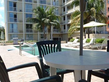 Holiday Inn Express & Suites Nassau Exterior foto