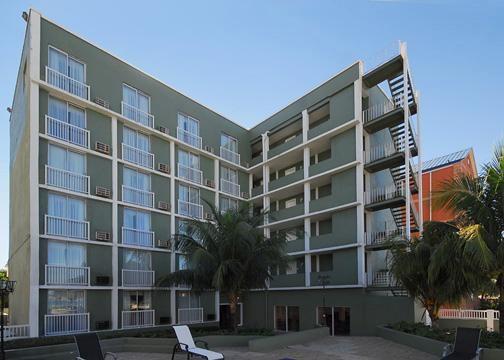 Holiday Inn Express & Suites Nassau Exterior foto